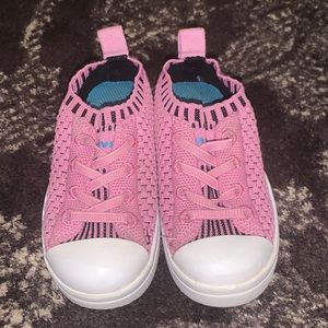 Native size 8 Tennis Shoe